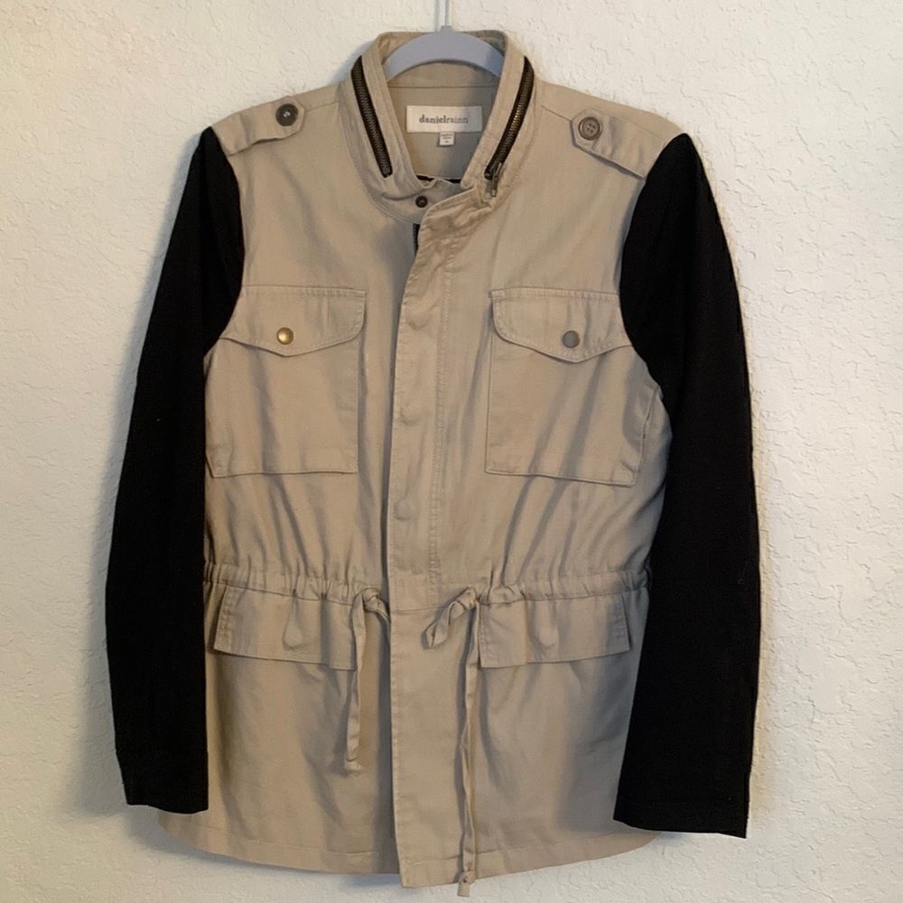 DANIEL REINN Cargo/safari jacket with black sleeves. Size M